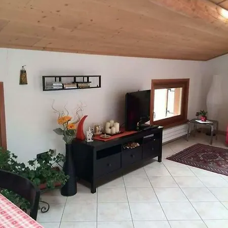 Red House Apartmán Isolaccia