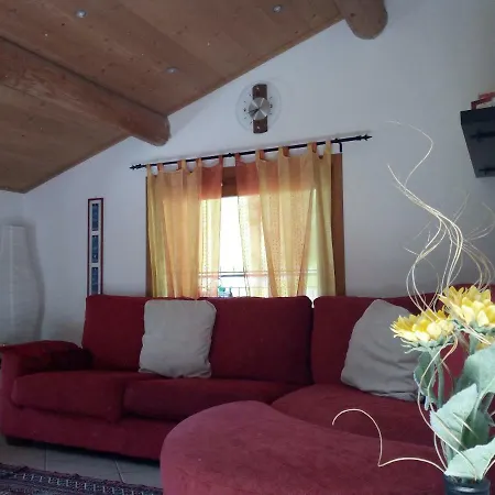شقة Red House إيزولاشيا
